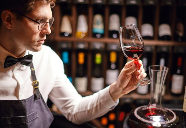 Les meilleures caves à vin selon vos besoins spécifiques