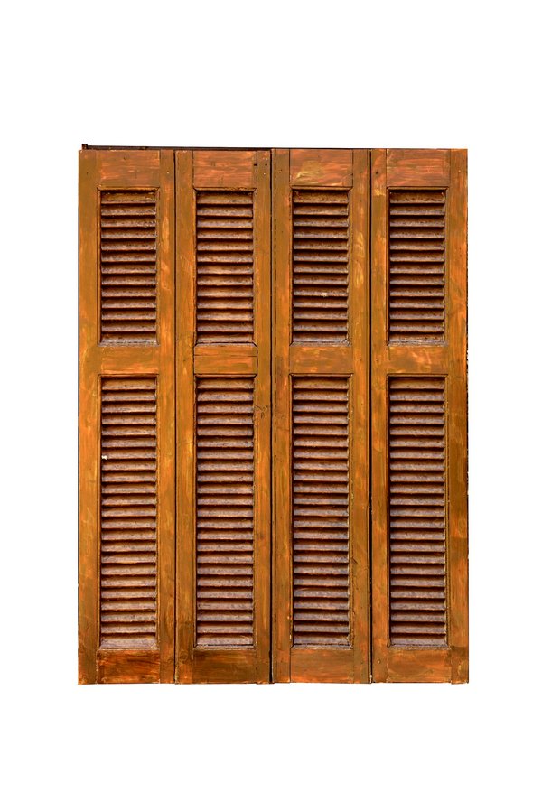 Décapage des volets en bois : le guide complet !